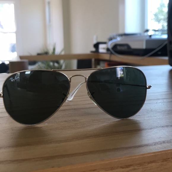 Ray-Ban Other - LIKE NEW: RayBan Aviators Gold Frame